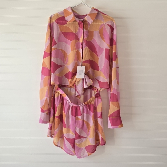 NWT Lovers + Friends Feeling Groovy Romper in Fuschia Geo Pink Small Fla… - Picture 3 of 10